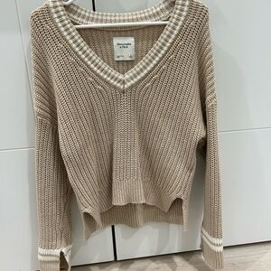 Abercrombie & Fitch Tan V-Neck Sweater with Ribbed Knit